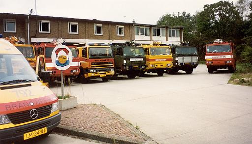 1999-09 materieel voor kazerne.jpg